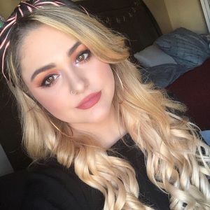 Meet your Posher, Fallon